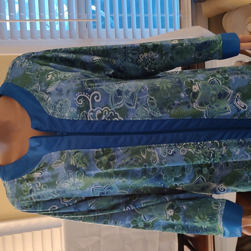 Ladies bathrobe, 💯 polyester - Picture 2 of 7